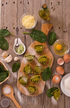 Doldurma ricotta peynirli ıspanaklı Mantı.