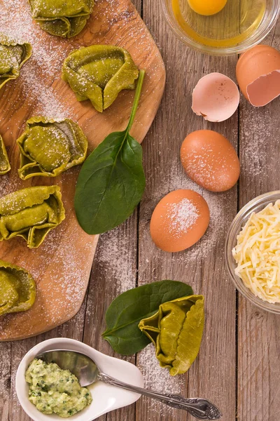 Spinat Ravioli Mit Ricotta Füllung — Stockfoto