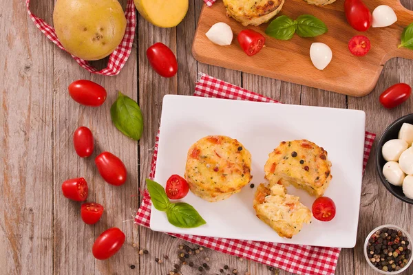 Patates Gratins Mozzarella Domates Ile — Stok fotoğraf