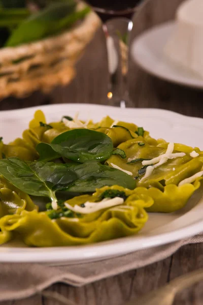 Ravioli Spinaci Con Ripieno Ricotta — Foto Stock