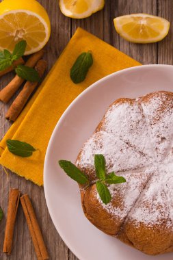 Limon kremalı dolgulu kek.