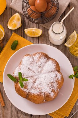 Limon kremalı dolgulu kek.