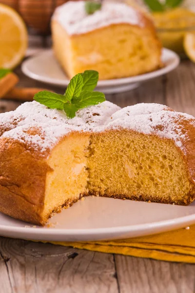 Pastel Con Relleno Crema Limón — Foto de Stock