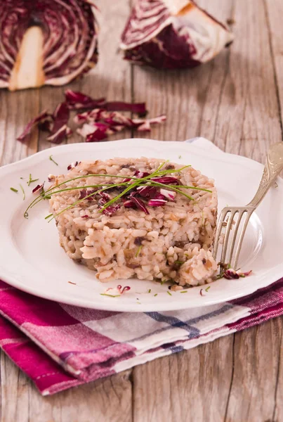 Risotto Med Röda Radicchio — Stockfoto