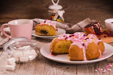 Pembe krema ile pasta.