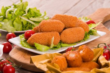 İtalyan kızarmış pirinç topları.