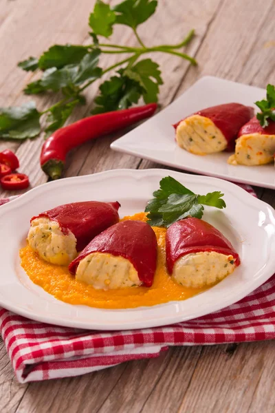 Peperoni Piquillo Ripieni Con Merluzzo Bianco — Foto Stock