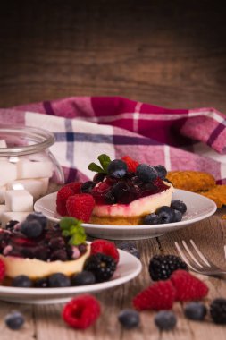 Karışık Meyveli ile Cheesecakes.