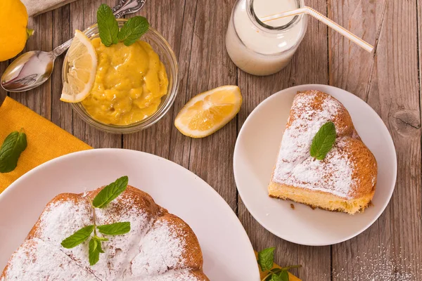 Kuchen Mit Zitronensahnefüllung — Stockfoto