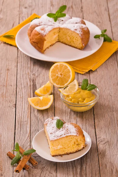 Pastel Con Relleno Crema Limón — Foto de Stock