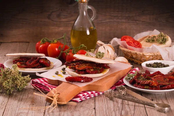 Tigella Bread Sun Dried Tomatoes — Stock Photo, Image