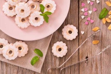 Canestrelli bisküvi ile çay saati.