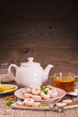 Canestrelli bisküvi ile çay saati.