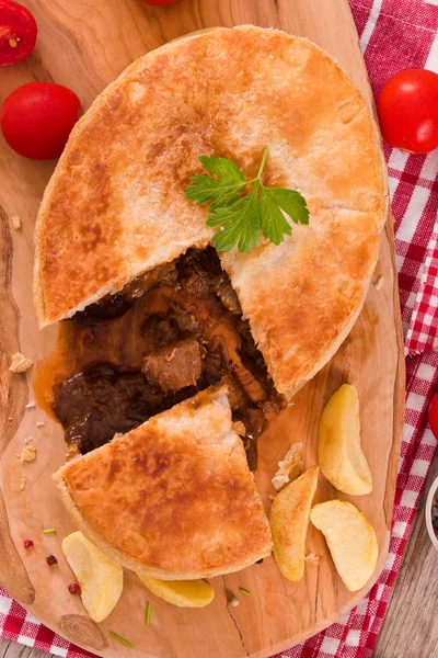 Torta Bife Com Batatas Fritas — Fotografia de Stock