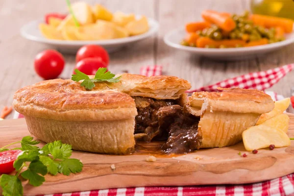 Torta Bife Com Batatas Fritas — Fotografia de Stock