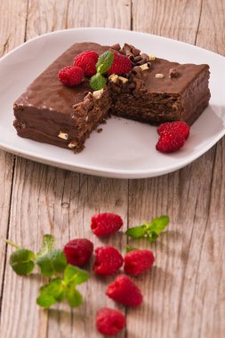 Çikolatalı kek ahududu.