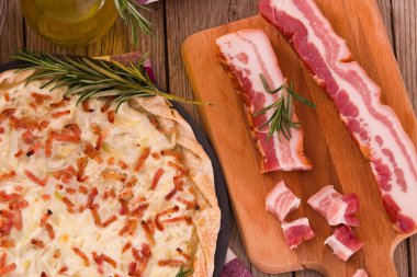 Peynir ve pastırmalı tart..