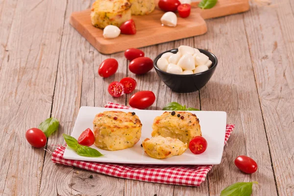 Gratin Patate Con Mozzarella Pomodori — Foto Stock