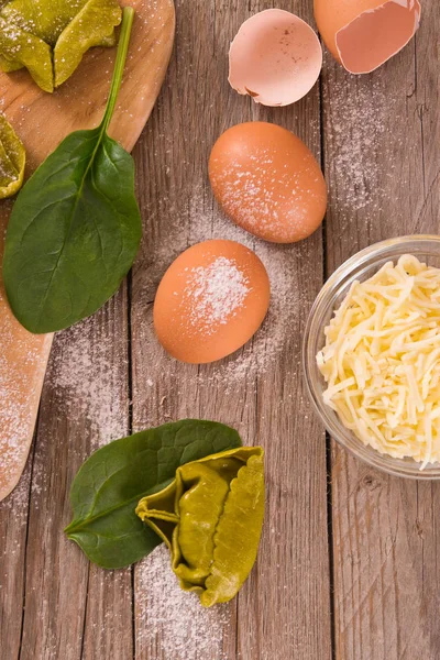 Špenátové Ravioli Sýrem Ricotta Plnění — Stock fotografie