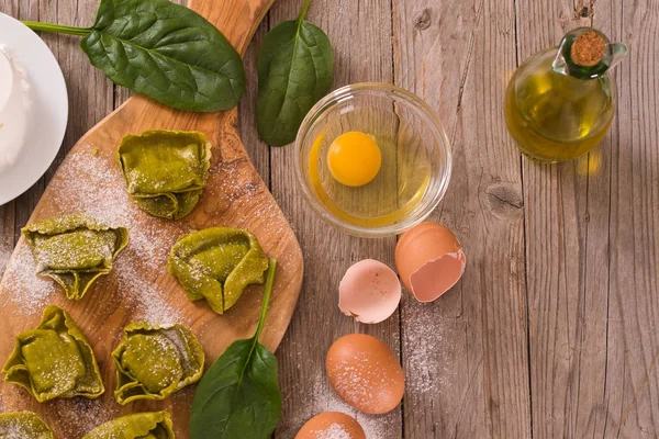 Ravioli Spinaci Con Ripieno Ricotta — Foto Stock