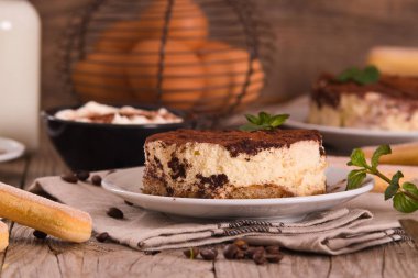 Tiramisu beyaz çanağı nane ile.