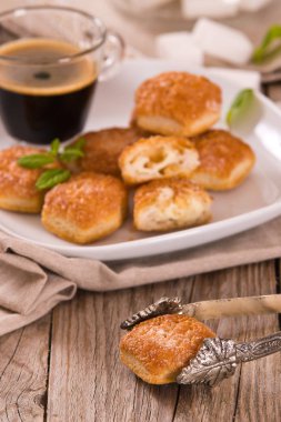 Custrad krem puf hamur işleri.