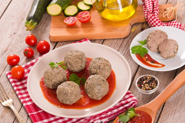 Frikadellen Mit Tomatensauce — Stockfoto