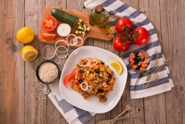 Gyros beyaz tabak tabak pirinç.