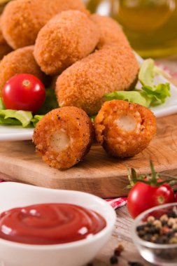 İtalyan kızarmış pirinç topları.