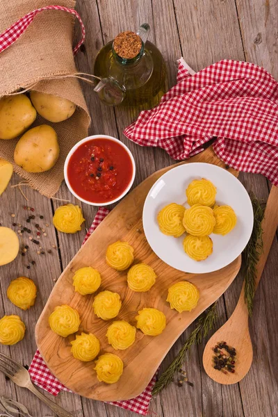 Patate Duchessa Con Salsa Pomodoro — Foto Stock