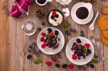 Karışık Meyveli ile Cheesecakes.