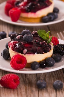 Karışık Meyveli ile Cheesecakes.