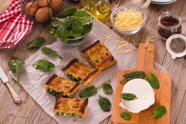 Ispanak ve ricotta Peynirli börek.