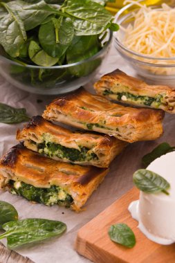 Ispanak ve ricotta Peynirli börek.