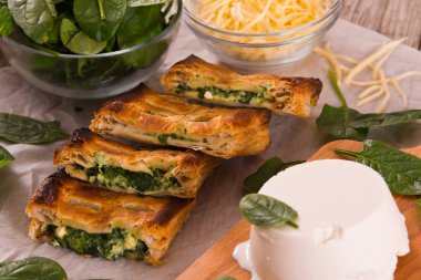 Ispanak ve ricotta Peynirli börek.