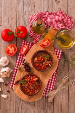 Domates sosu içinde marinated Domuz loin.