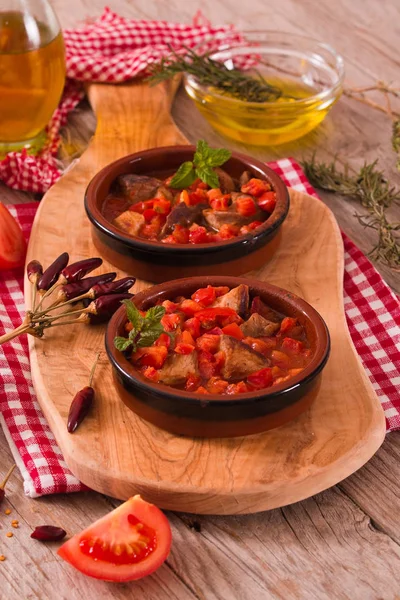 Domates sosu içinde marinated Domuz loin.