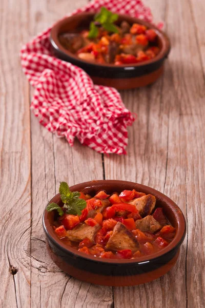 Domates sosu içinde marinated Domuz loin.