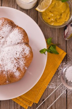 Limon kremalı dolgulu kek.