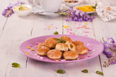 Custrad krem puf hamur işleri.