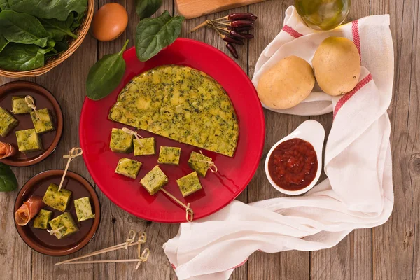 Tortilla Española Con Espinacas —  Fotos de Stock