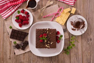 Çikolatalı kek ahududu.