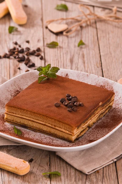 Torta Tiramisù Piatto Bianco — Foto Stock