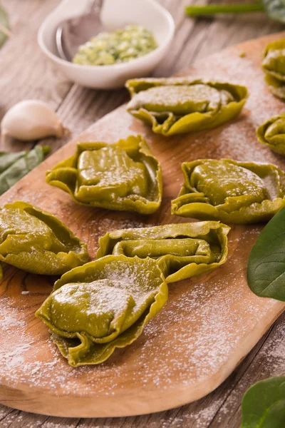 Ravioli Spinaci Con Ripieno Ricotta — Foto Stock