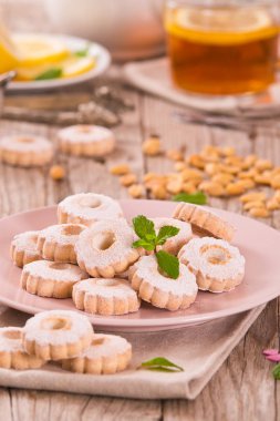 Canestrelli bisküvi ile çay saati.