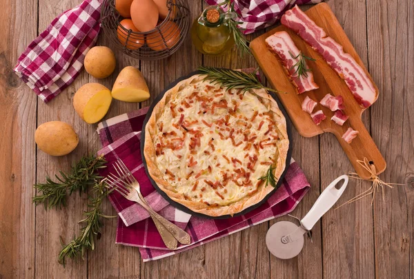 Peynir ve pastırmalı tart..