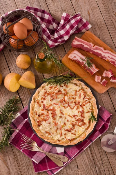 Peynir ve pastırmalı tart..