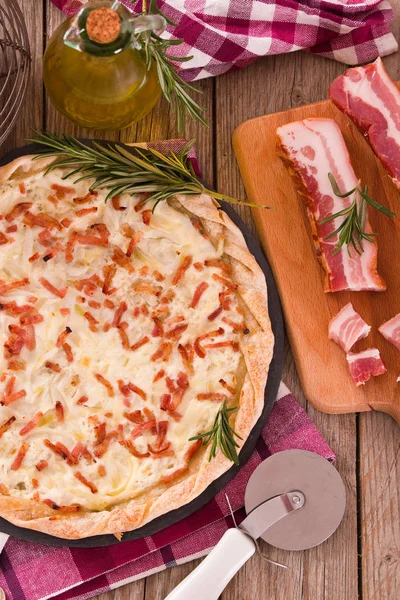 Peynir ve pastırmalı tart..