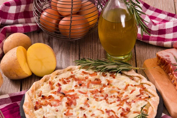 Peynir ve pastırmalı tart..