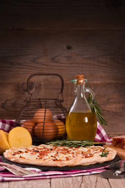 Peynir ve pastırmalı tart..